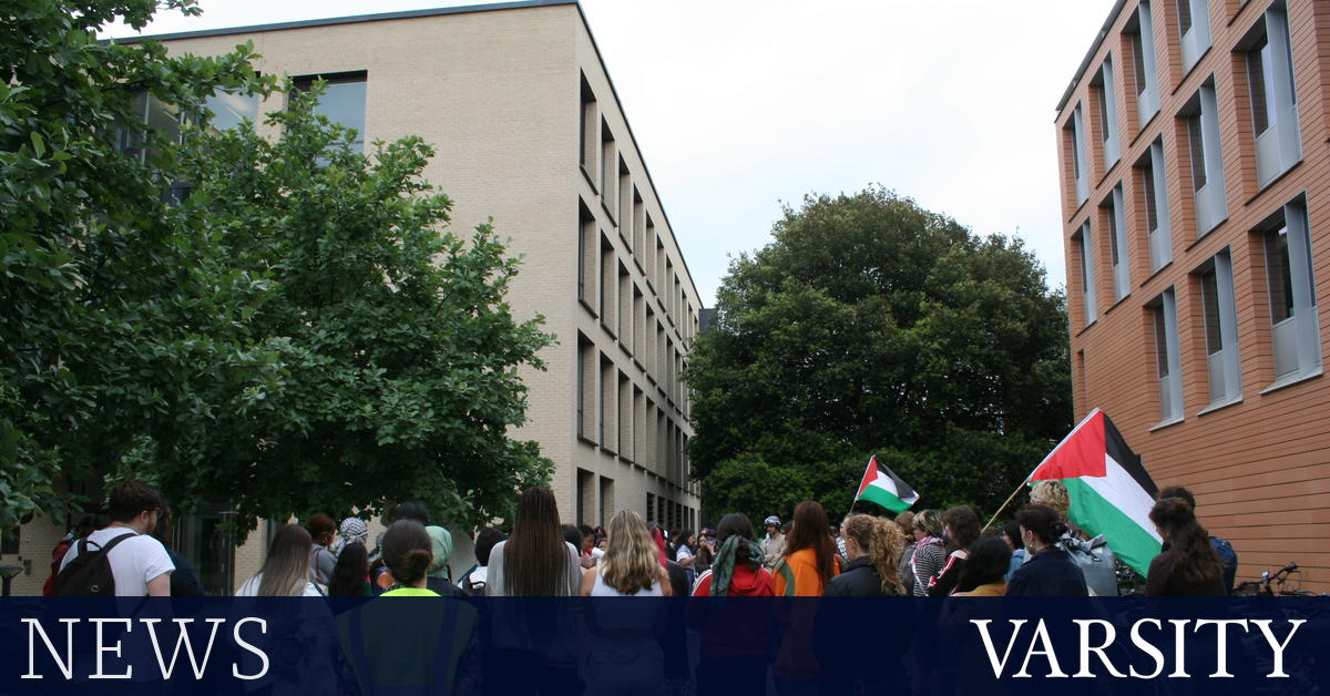 Manifestazione di studenti pro-Palestina sul sito di Sidgwick