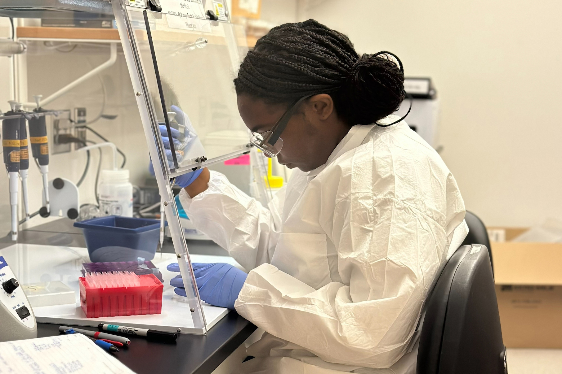 JeNiyah Scaife, an intern at the CDC’s Division of Vector-Borne Diseases, works in a lab on a new test that will help to detect a species of mosquito that can carry malaria. Credit: CDC